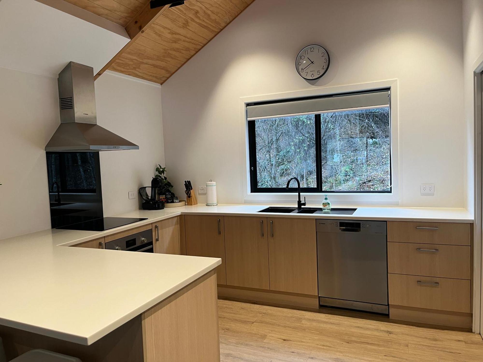 Queenstown Central - Walk To Town - Free Parking - Wifi And Smart Tv - Gym Bagian luar foto
